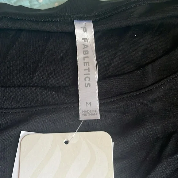 NWT Fabletics pull over - Picture 2 of 4